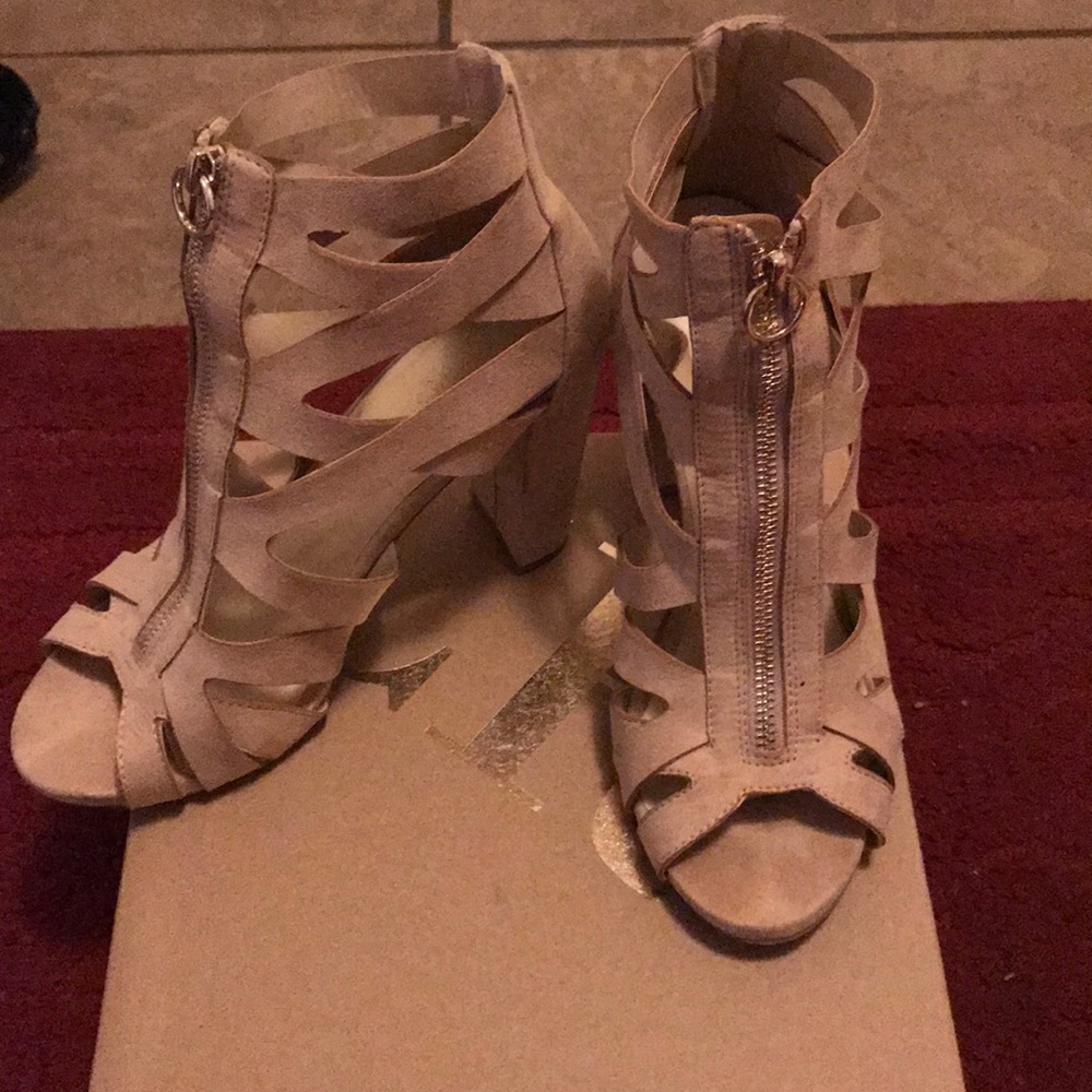Heels - Picture 2 of 3